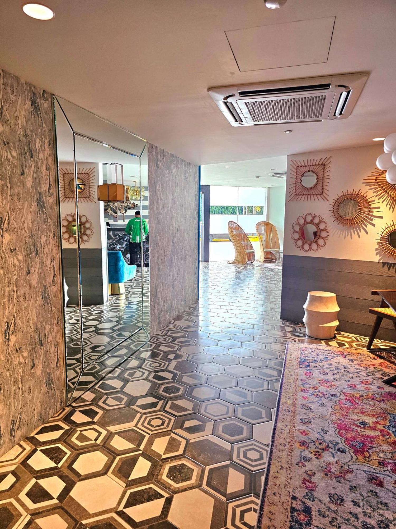 Acellyne'S Suites At The Residences At Commonwealth By Century Ciudad Quezon Exterior foto