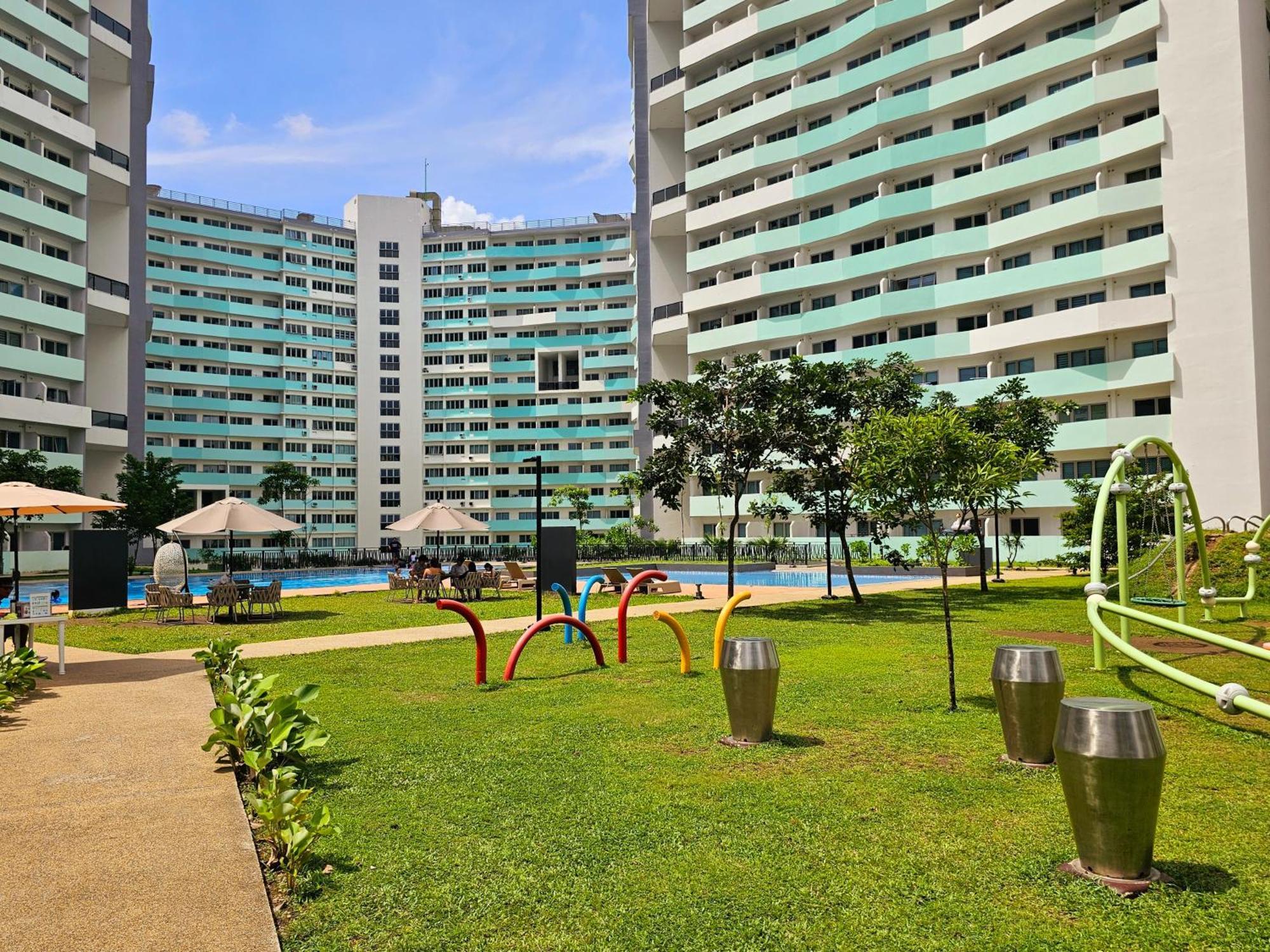 Acellyne'S Suites At The Residences At Commonwealth By Century Ciudad Quezon Exterior foto
