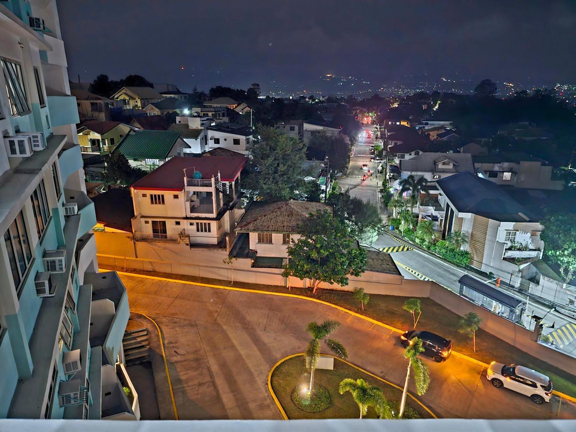 Acellyne'S Suites At The Residences At Commonwealth By Century Ciudad Quezon Exterior foto