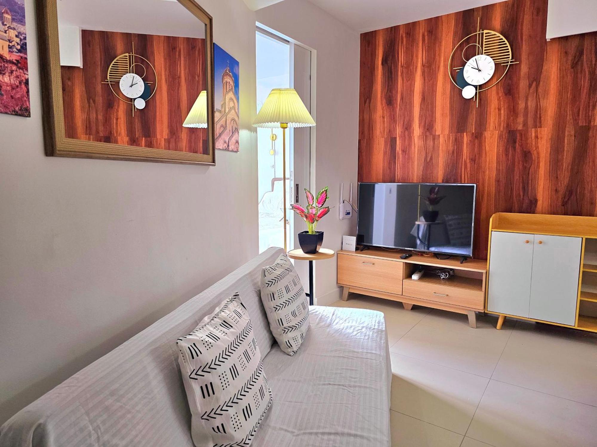 Acellyne'S Suites At The Residences At Commonwealth By Century Ciudad Quezon Exterior foto