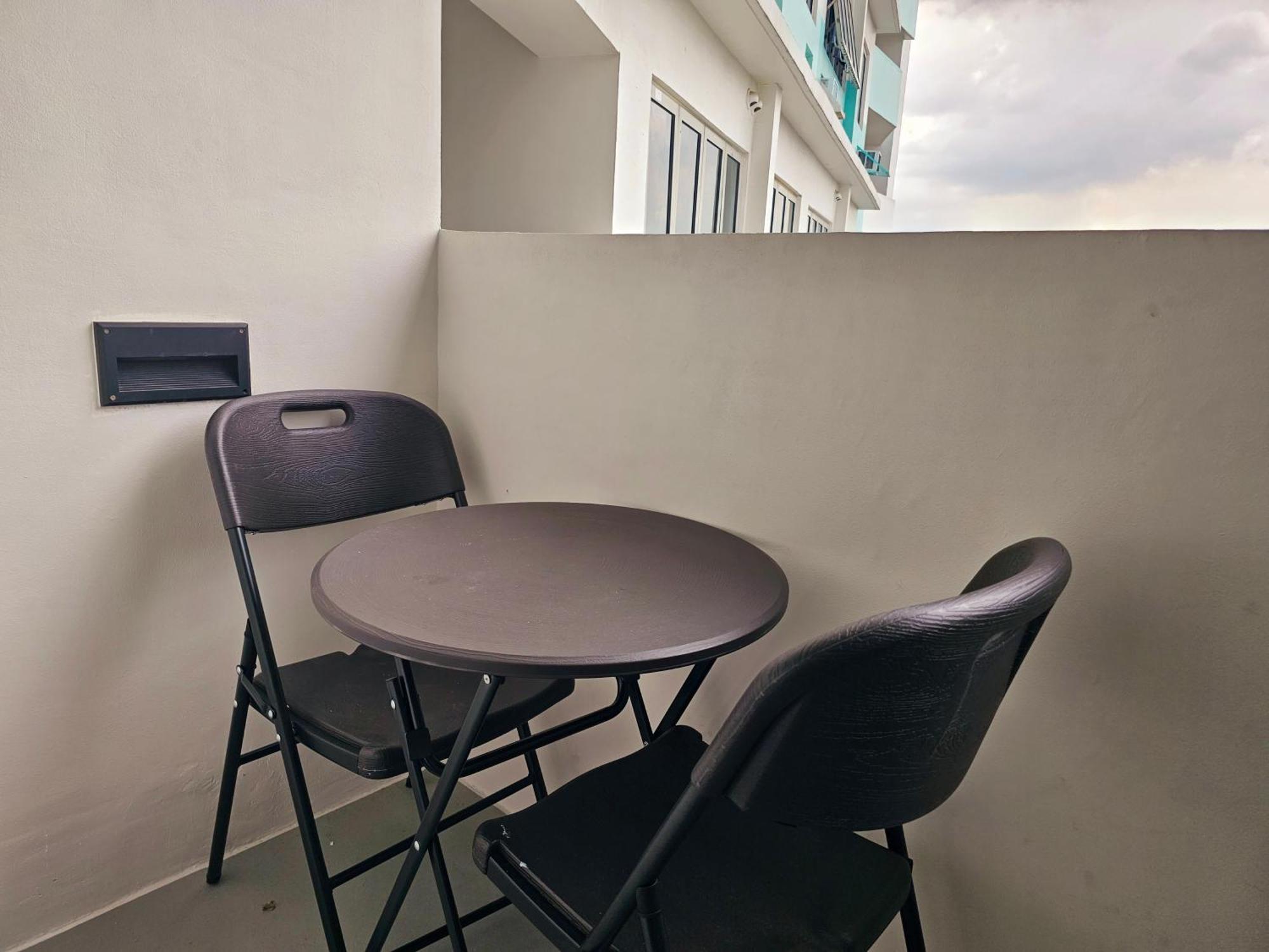 Acellyne'S Suites At The Residences At Commonwealth By Century Ciudad Quezon Exterior foto