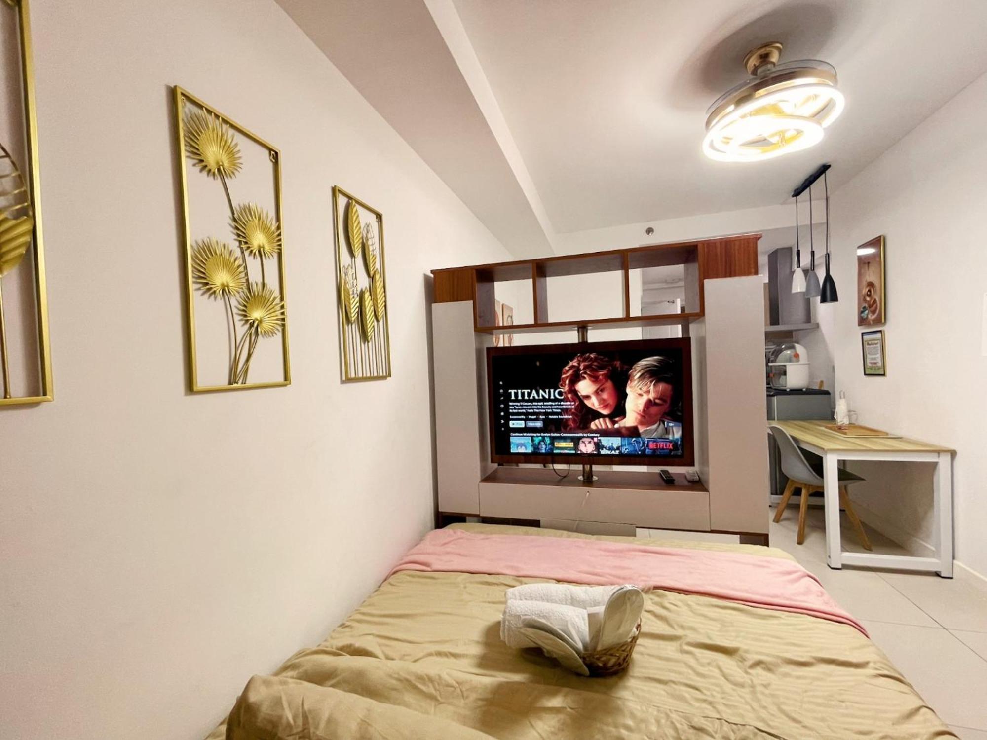 Acellyne'S Suites At The Residences At Commonwealth By Century Ciudad Quezon Habitación foto