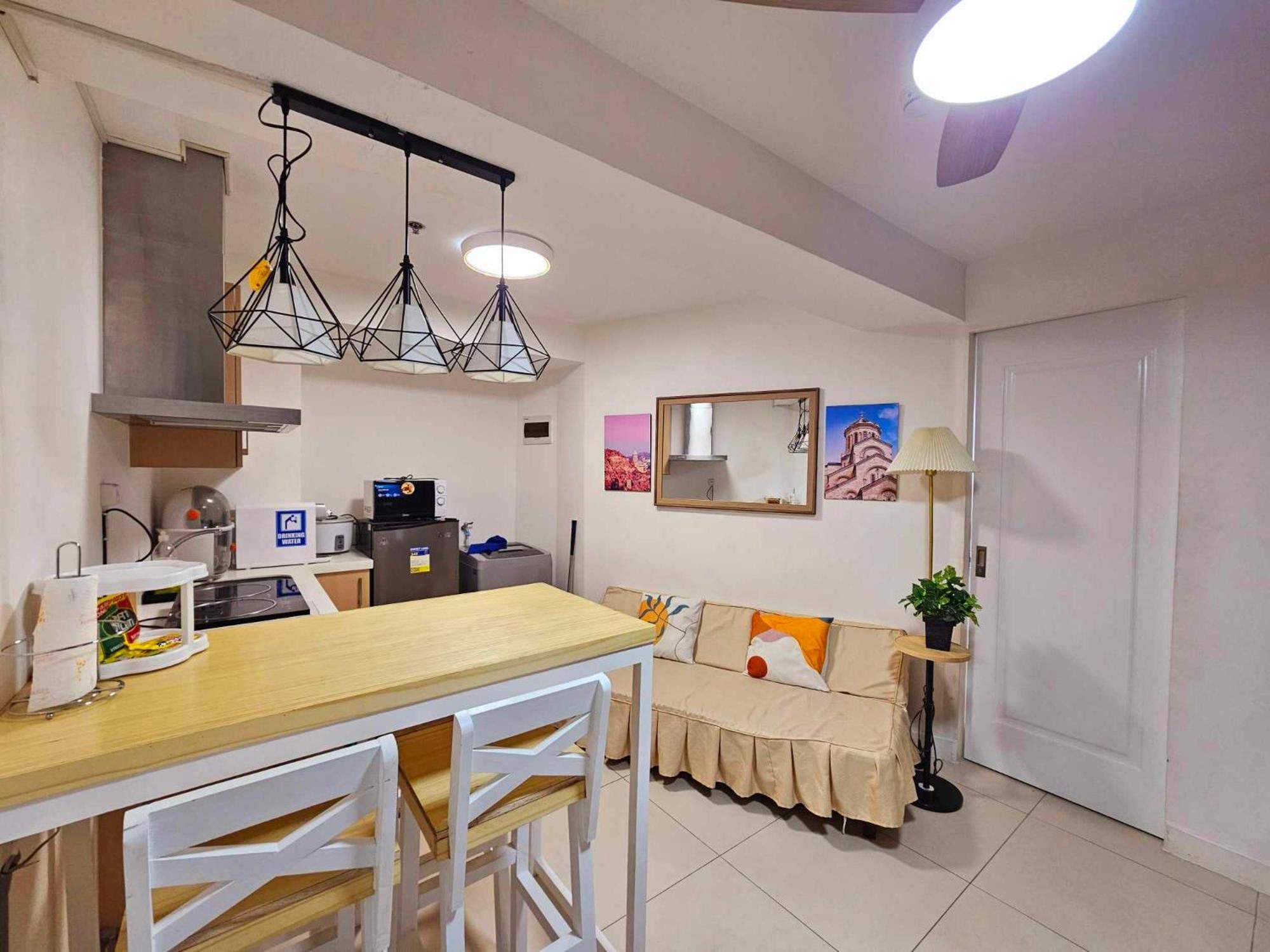 Acellyne'S Suites At The Residences At Commonwealth By Century Ciudad Quezon Exterior foto